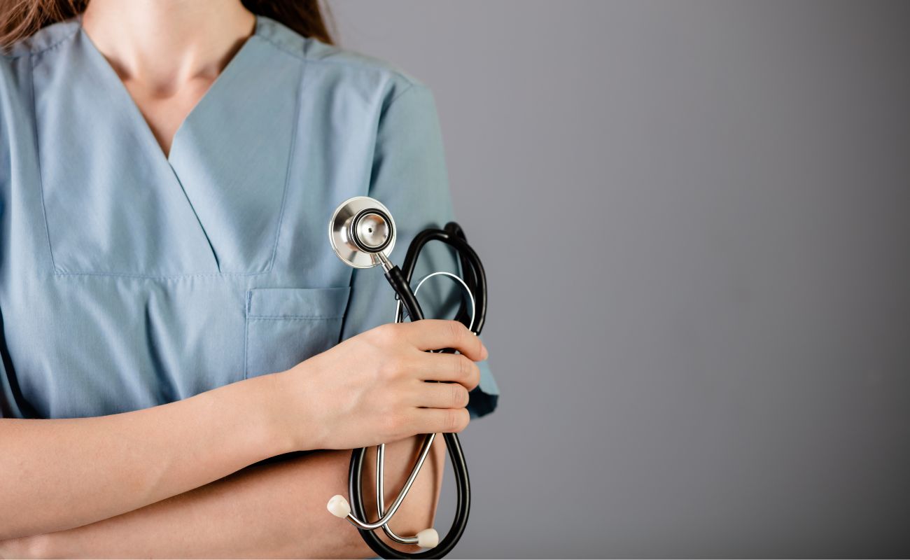 I tassi di occupazione dei laureati in infermieristica aumentano del 2,1% nel 2022 ma manca lo slancio per equiparare l’Italia all’Europa.