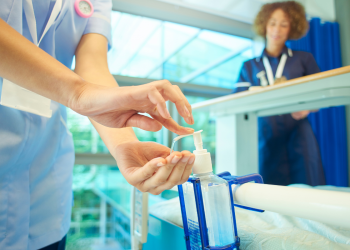 Sono un infermiere laureato ed eseguo le igieni