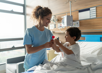 La figura dell’Infermiere pediatrico: regolamentazione, percorso di studi e sbocchi professionali