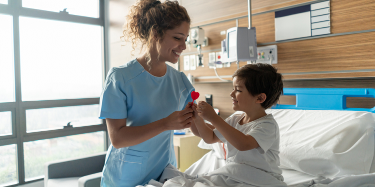 La figura dell’Infermiere pediatrico: regolamentazione, percorso di studi e sbocchi professionali