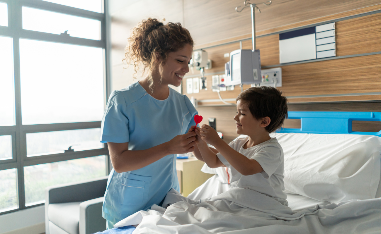 La figura dell’Infermiere pediatrico: regolamentazione, percorso di studi e sbocchi professionali