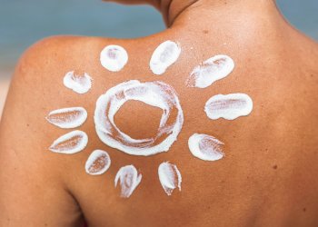 Attenti al sole! I consigli per difendersi dall’esposizione. Per difendersi, sono necessarie non solo l’ispezione e l’epiluminescenza, ma anche una completa mappatura dei nei.