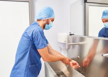 Il lavaggio chirurgico delle mani: una misura essenziale per la prevenzione delle infezioni