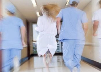 Infermieri italiani, stipendi bassi e fuga all’estero